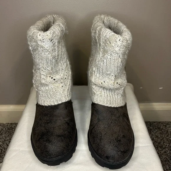 Muk Luks Knit Cuff Buttoned Ankle Boots in Cream and Black - Picture 3 of 7
